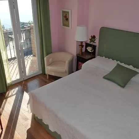 Welcome Luxury בית הארחה 3*